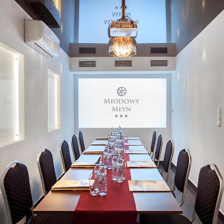 Hotel Miodowy Mlyn Опатув Экстерьер фото