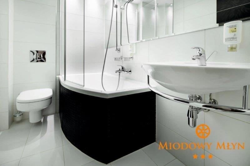 Hotel Miodowy Mlyn Опатув Экстерьер фото