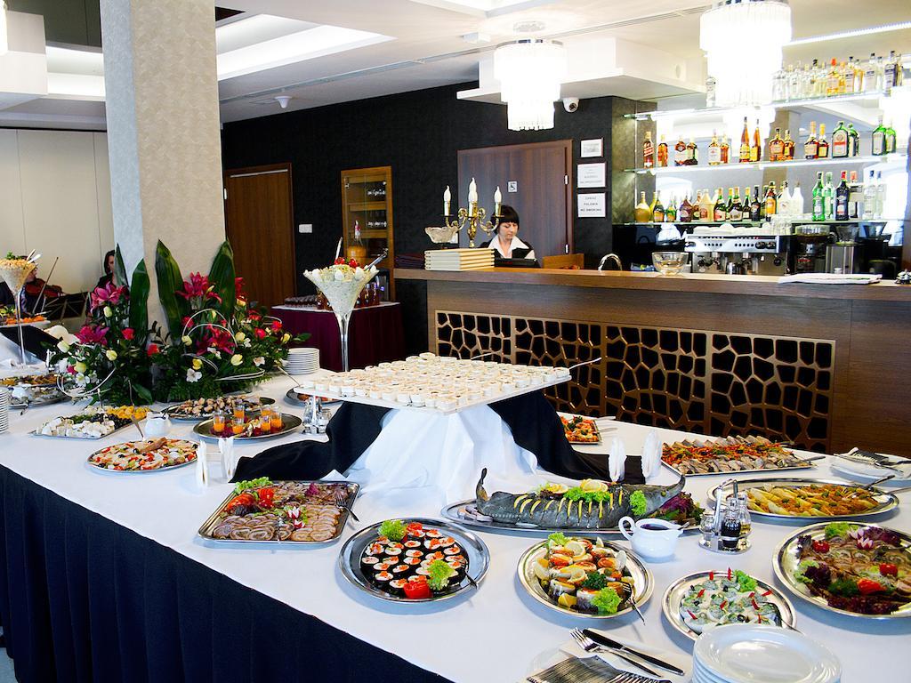 Hotel Miodowy Mlyn Опатув Экстерьер фото