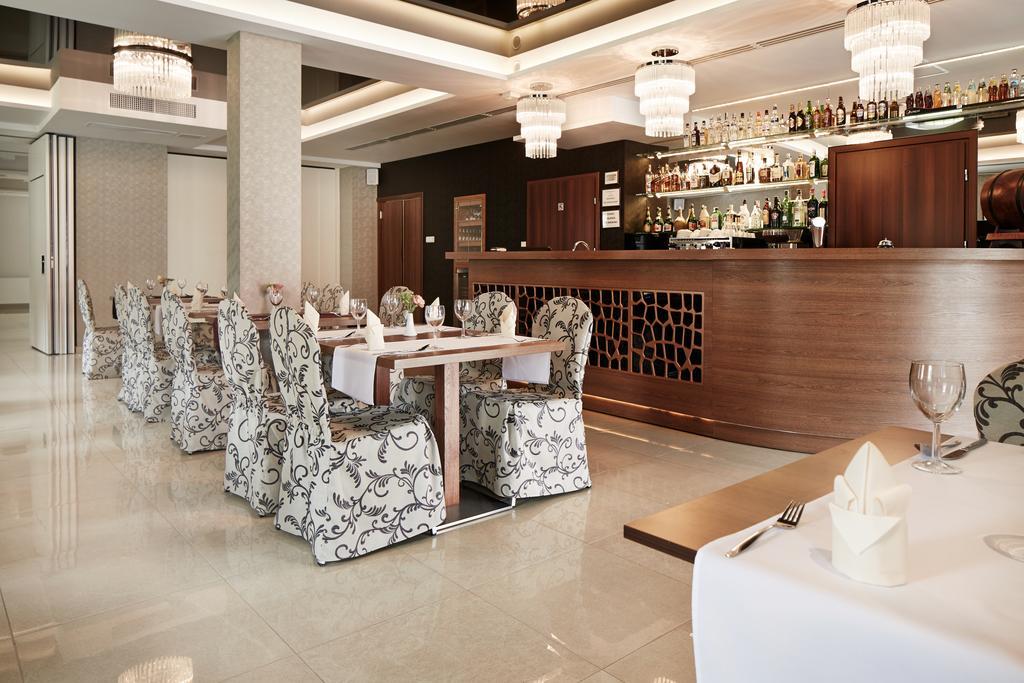 Hotel Miodowy Mlyn Опатув Экстерьер фото