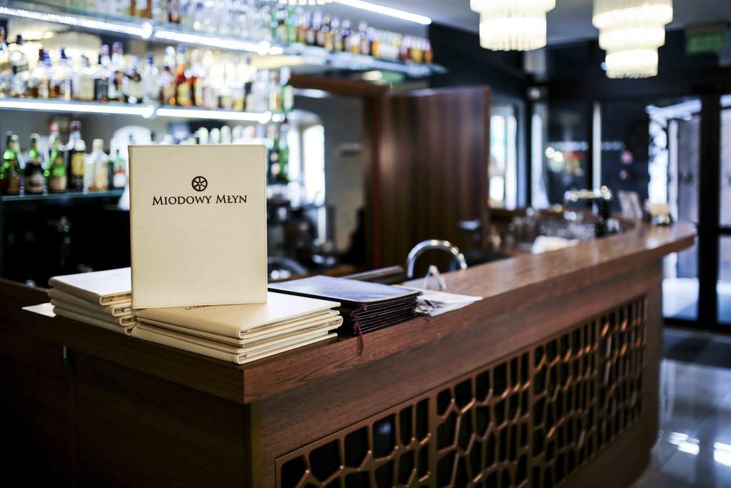 Hotel Miodowy Mlyn Опатув Экстерьер фото